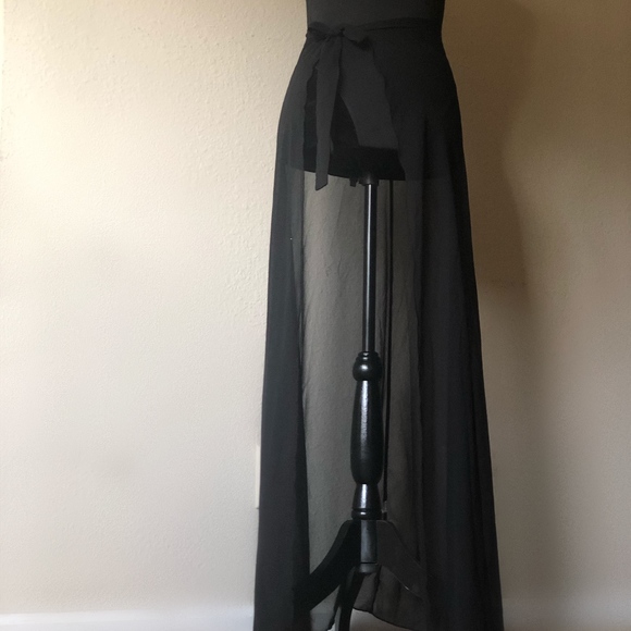 Skirt Cover - Picture 2 of 5